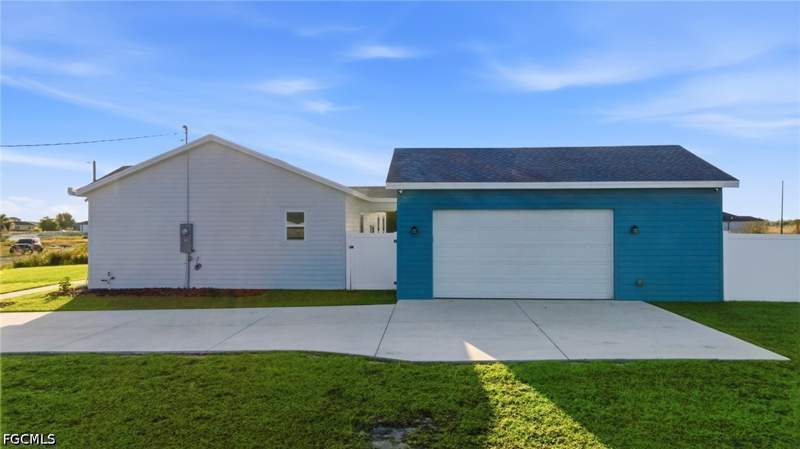 4 bedroom SingleFamilyResidence at 9022 Bamboo Cir, Port Labelle, Labelle — photo 3
