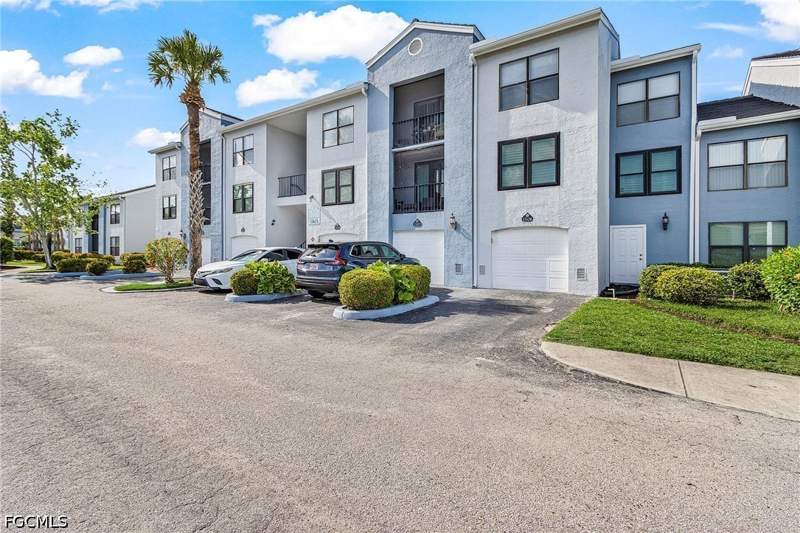 3 bedroom Condominium at 13621 Eagle Ridge Dr 1517, Musa At Daniels, Fort Myers — photo 3