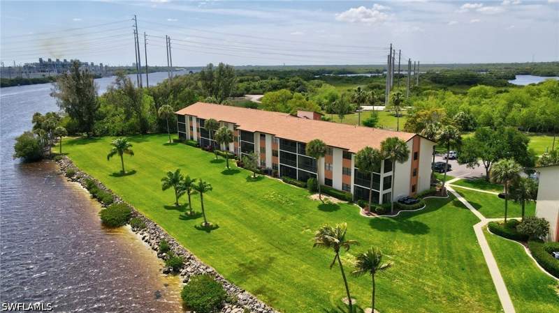 2 bedroom Condominium at 16000 Bay Pointe Blvd 307, Bay Pointe Yacht & Racquet Club, North Fort Myers — photo 4