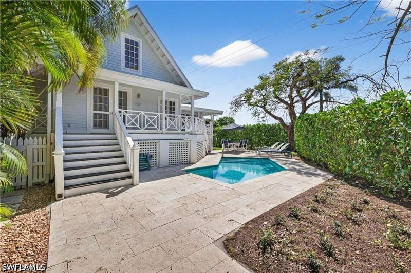 5 bedroom SingleFamilyResidence at 660 8th Ave S, Olde Naples, Naples — photo 2
