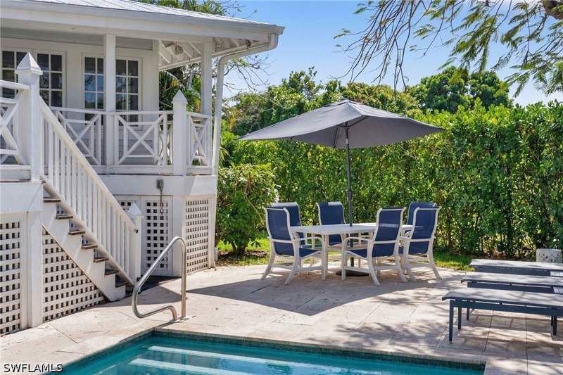5 bedroom SingleFamilyResidence at 660 8th Ave S, Olde Naples, Naples — photo 3
