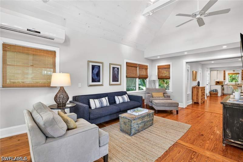 5 bedroom SingleFamilyResidence at 660 8th Ave S, Olde Naples, Naples — photo 5