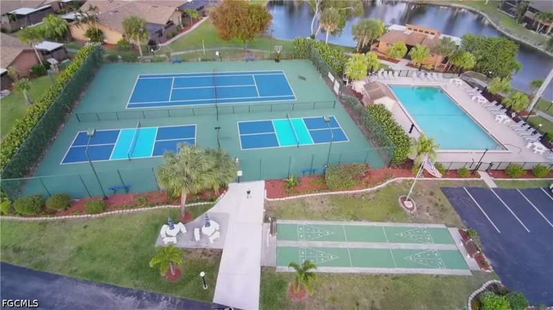 3 bedroom SingleFamilyResidence at 6491 Royal Woods Dr, Royal Woods, Fort Myers — photo 5