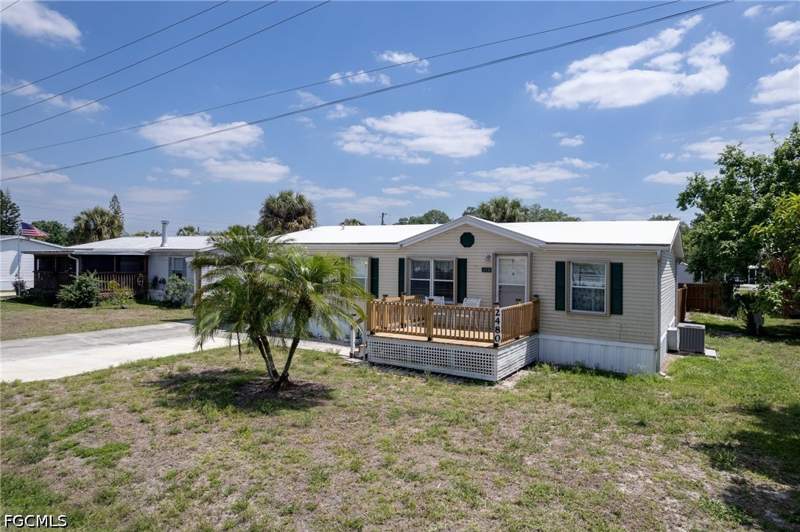3 bedroom ManufacturedHome at 2480 Austin Smith CT, SPRING WOODS M/H SUBD, North Fort Myers — photo 1