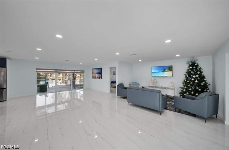 3 bedroom SingleFamilyResidence at 1609 SE 41st St, Cape Coral, Cape Coral — photo 2