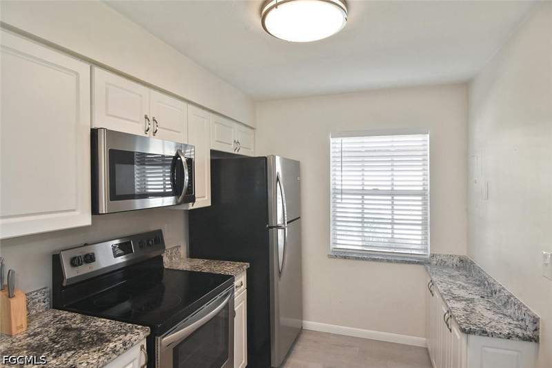 1 bedroom Condominium at 6300 S Pointe Blvd 436, South Pointe Villas Condo, Fort Myers — photo 4