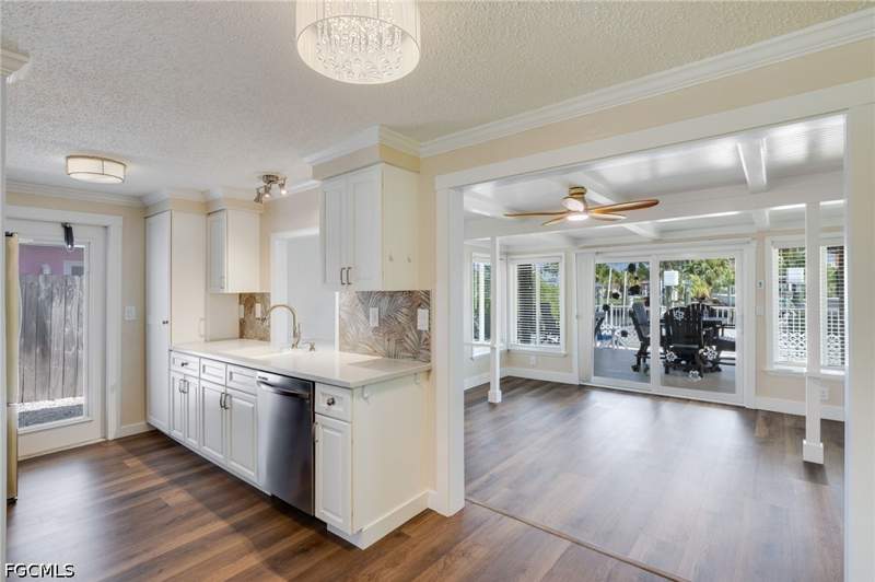 2 bedroom SingleFamilyResidence at 2639 Bridgeview St, Matlacha, Matlacha — photo 3