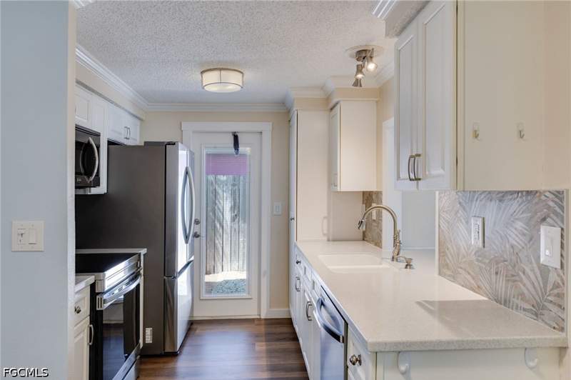 2 bedroom SingleFamilyResidence at 2639 Bridgeview St, Matlacha, Matlacha — photo 5