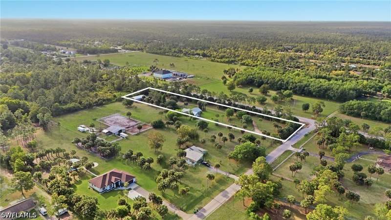3 bedroom SingleFamilyResidence at 940 10th St SE, Golden Gate Estates, Naples — photo 2