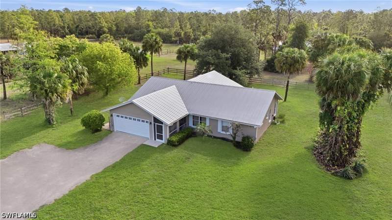 3 bedroom SingleFamilyResidence at 940 10th St SE, Golden Gate Estates, Naples — photo 3