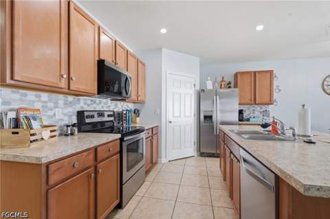 2521 SW 11th Pl, Cape Coral FL - photo 9 of 25