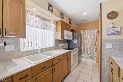 1524 Markdale St E, Lehigh Acres FL - photo 11 of 31
