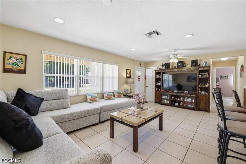 3 bedroom SingleFamilyResidence at 1524 Markdale St E, Lehigh Acres, Lehigh Acres — photo 5