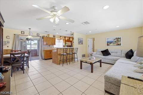 1524 Markdale St E, Lehigh Acres FL - photo 7 of 31