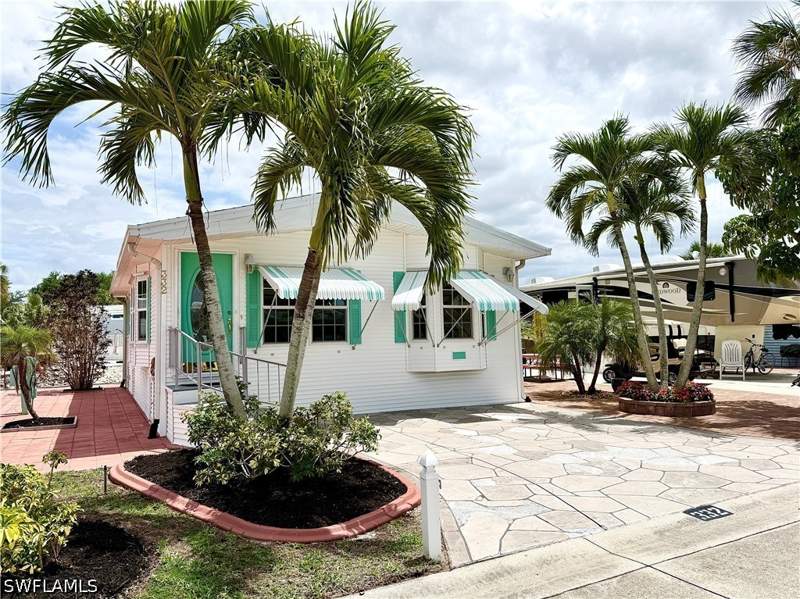 2 bedroom ManufacturedHome at 332 Imperial Wilder Blvd 332, Imperial Wilderness, Naples — photo 2