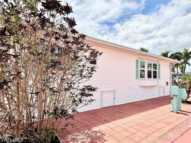 2 bedroom ManufacturedHome at 332 Imperial Wilder Blvd 332, Imperial Wilderness, Naples — photo 4