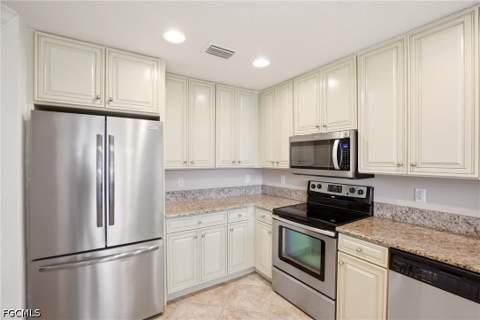 13010 Pebblebrook Point Cir 101, Fort Myers FL - photo 7 of 24