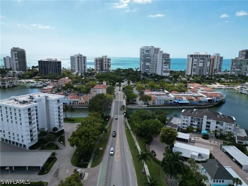 2 bedroom Condominium at 300 Park Shore Dr 1B, Pelican Point, Naples — photo 3