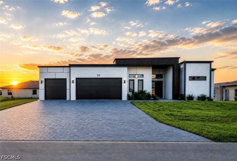 4 bedroom SingleFamilyResidence at 10 SW 33rd Pl, Cape Coral, Cape Coral — photo 2