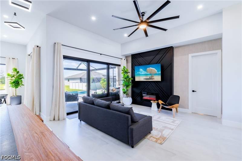 4 bedroom SingleFamilyResidence at 10 SW 33rd Pl, Cape Coral, Cape Coral — photo 5