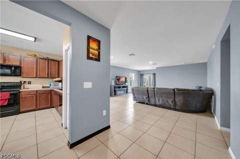 10549 Canal Brook Ln, Lehigh Acres FL - photo 10 of 43
