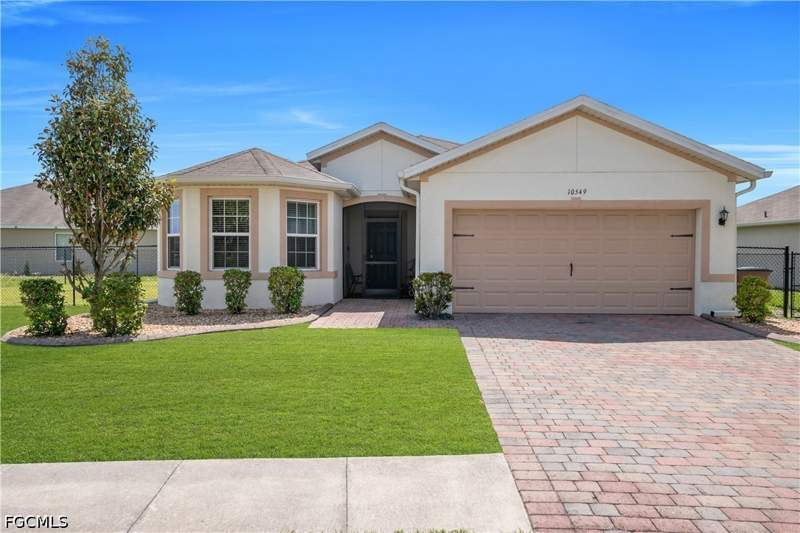 3 bedroom SingleFamilyResidence at 10549 Canal Brook Ln, Lehigh Acres, Lehigh Acres — photo 2