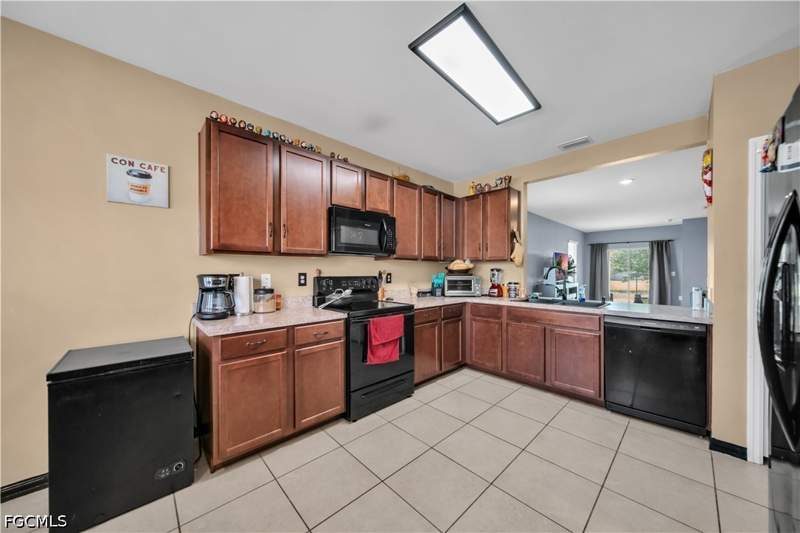 3 bedroom SingleFamilyResidence at 10549 Canal Brook Ln, Lehigh Acres, Lehigh Acres — photo 5