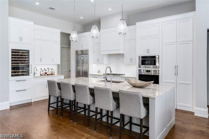 4 bedroom SingleFamilyResidence at 705 Wedge Dr, Moorings, Naples — photo 3