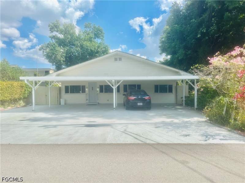 2 bedroom SingleFamilyResidence at 4428 Bessie Ave, Fort Myers, Fort Myers — photo 4