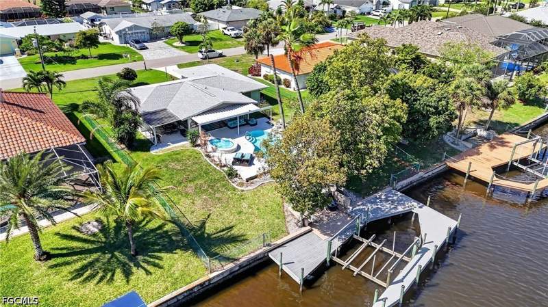2 bedroom SingleFamilyResidence at 1211 SE 21st St, Cape Coral, Cape Coral — photo 2