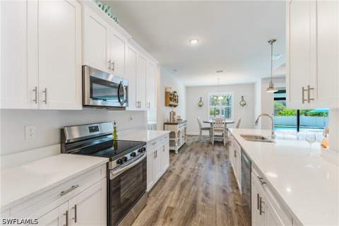 908 Hibiscus Ave, Lehigh Acres FL - photo 13 of 47