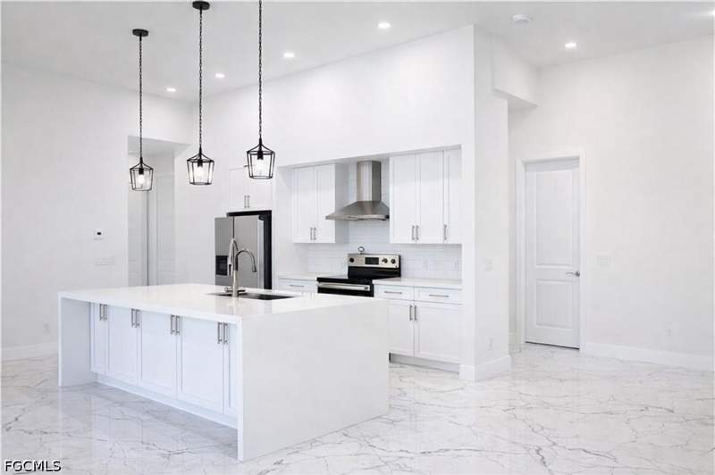 4 bedroom SingleFamilyResidence at 2751 NW 42nd Pl, Cape Coral, Cape Coral — photo 5