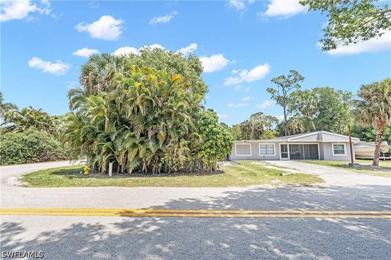 3 bedroom SingleFamilyResidence at 2030 Flamingo Dr, North Fort Myers, North Fort Myers — photo 3