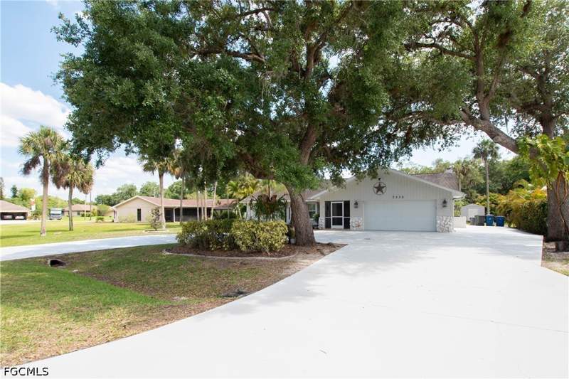4 bedroom SingleFamilyResidence at 7332 Sean Ln, Daughtreys Creek, North Fort Myers — photo 3