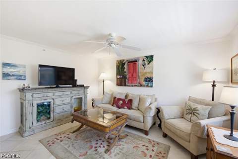 480 5th St S 202, Naples FL - photo 8 of 11