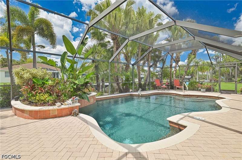 3 bedroom SingleFamilyResidence at 1910 Oak Dr, Dun Rovn Village, Alva — photo 2