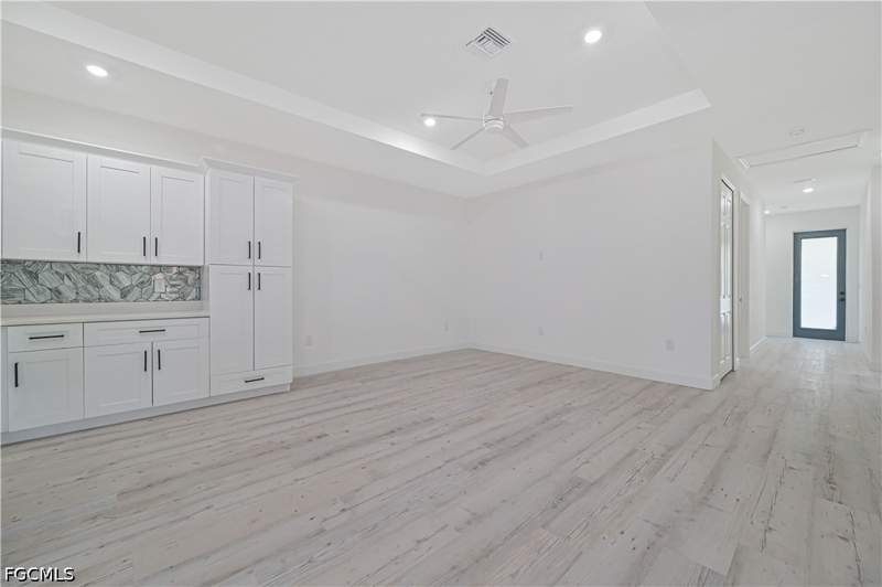 6 bedroom SingleFamilyResidence at 2219 Carver Ave, Fort Myers, Fort Myers — photo 3