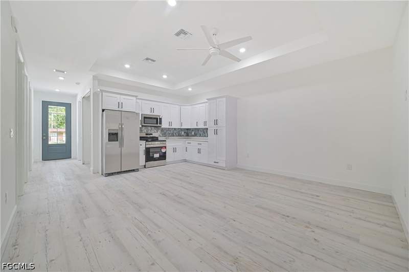 6 bedroom SingleFamilyResidence at 2219 Carver Ave, Fort Myers, Fort Myers — photo 5