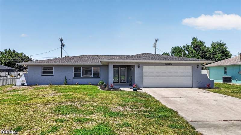 3 bedroom SingleFamilyResidence at 1305 SE 37th Ter, Cape Coral, Cape Coral — photo 2