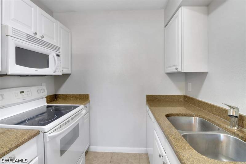 2 bedroom Condominium at 4635 Bayshore Dr P4, Abaco Bay, Naples — photo 4