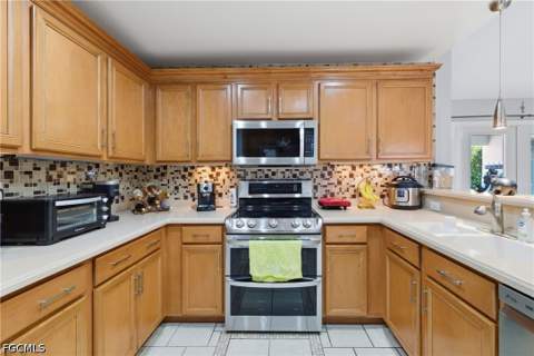 2612 Ceitus Pkwy, Cape Coral FL - photo 12 of 36