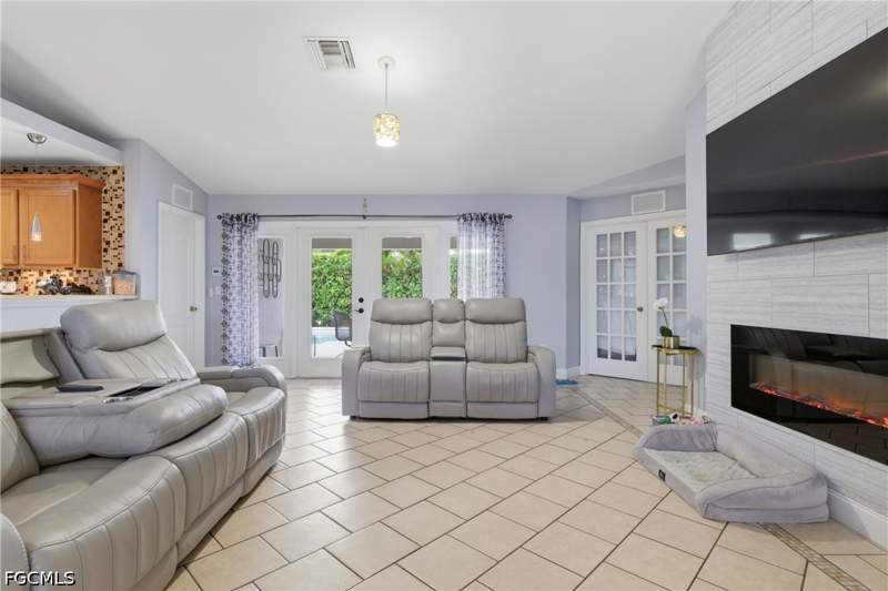 4 bedroom SingleFamilyResidence at 2612 Ceitus Pkwy, Cape Coral, Cape Coral — photo 4