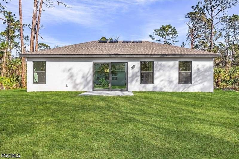 3 bedroom SingleFamilyResidence at 846 Guienne Ln, Mirror Lakes, Lehigh Acres — photo 3