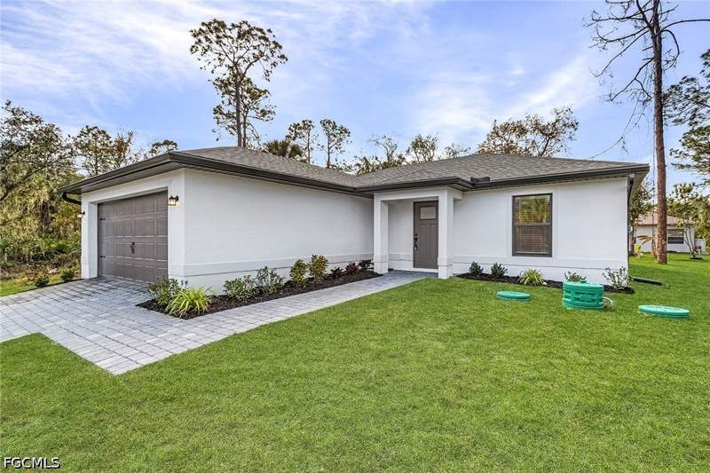 3 bedroom SingleFamilyResidence at 724 Goldrock Rd, Mirror Lakes, Lehigh Acres — photo 2
