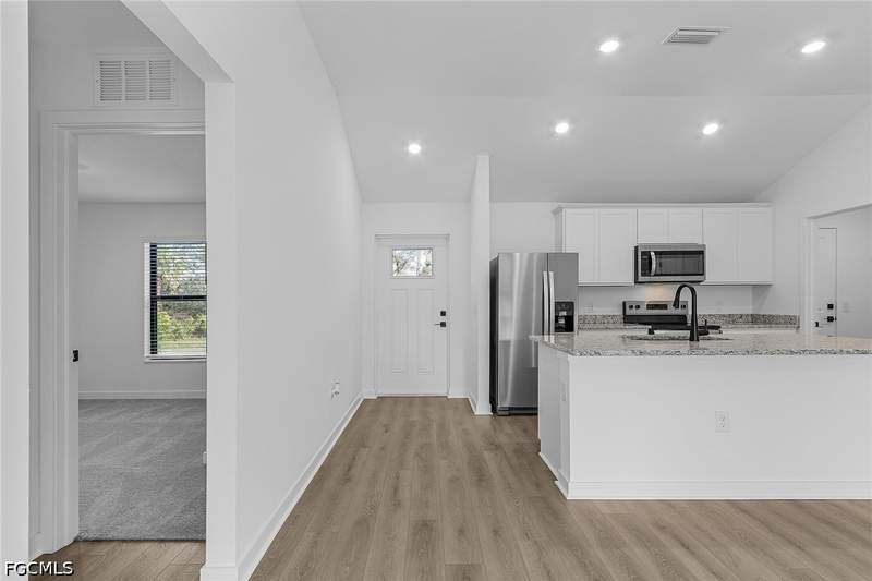 3 bedroom SingleFamilyResidence at 724 Goldrock Rd, Mirror Lakes, Lehigh Acres — photo 4