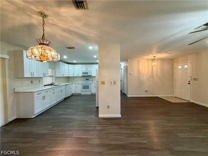 3 bedroom SingleFamilyResidence at 122 Roosevelt Ave, Lehigh Acres, Lehigh Acres — photo 3