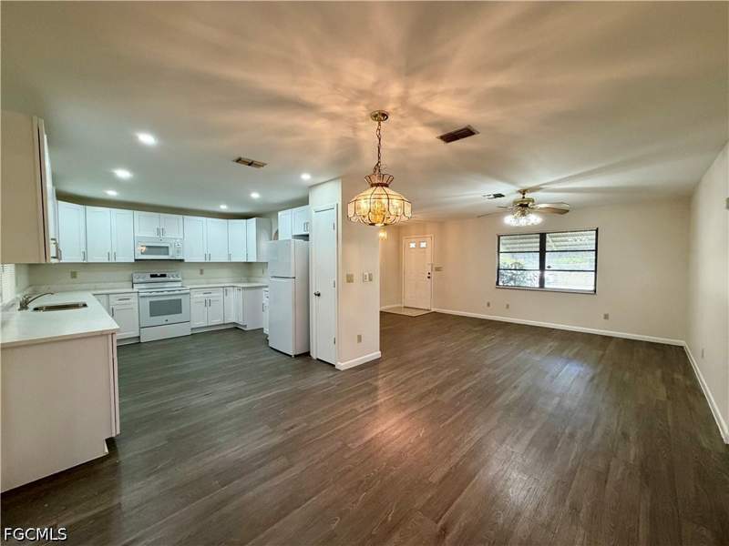 3 bedroom SingleFamilyResidence at 122 Roosevelt Ave, Lehigh Acres, Lehigh Acres — photo 4