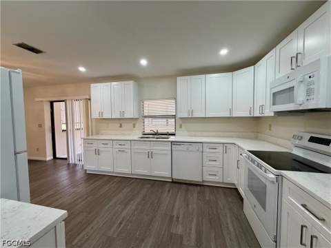 122 Roosevelt Ave, Lehigh Acres FL - photo 6 of 24