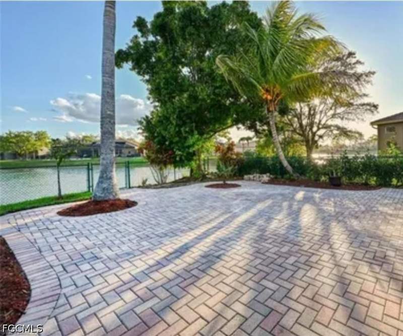 5 bedroom SingleFamilyResidence at 1028 Port Orange Ct, Waterways Of Naples, Naples — photo 3