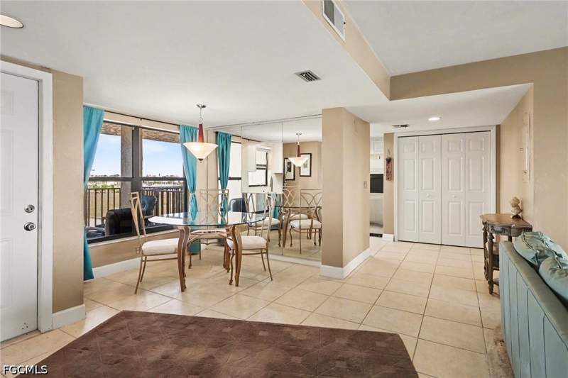 2 bedroom Condominium at 4703 SE 17th Pl 404, Clipper Bay Condo, Cape Coral — photo 3